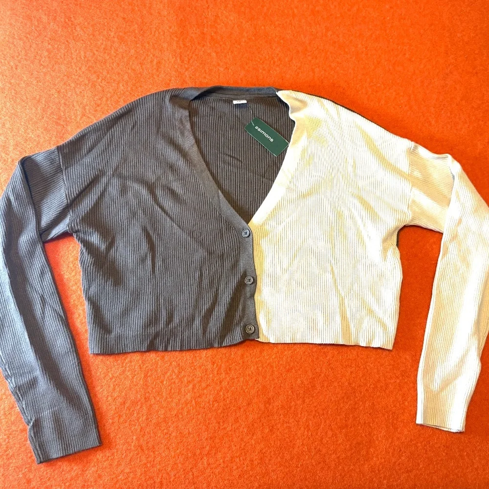 Brown and cream two-tone ribbed cropped V-neck soft cardigan NWT - Picture 2 of 7